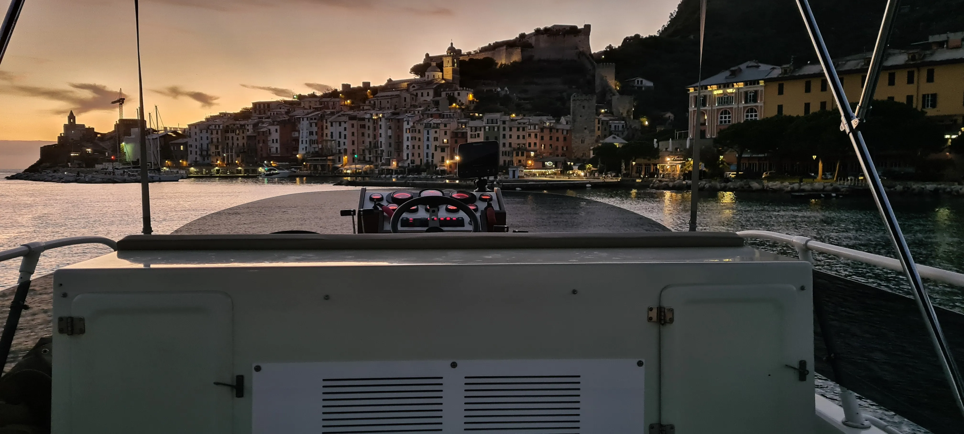 Della Pasqua DC 11 Fly 42ft - Hero image of the yacht Elki 4