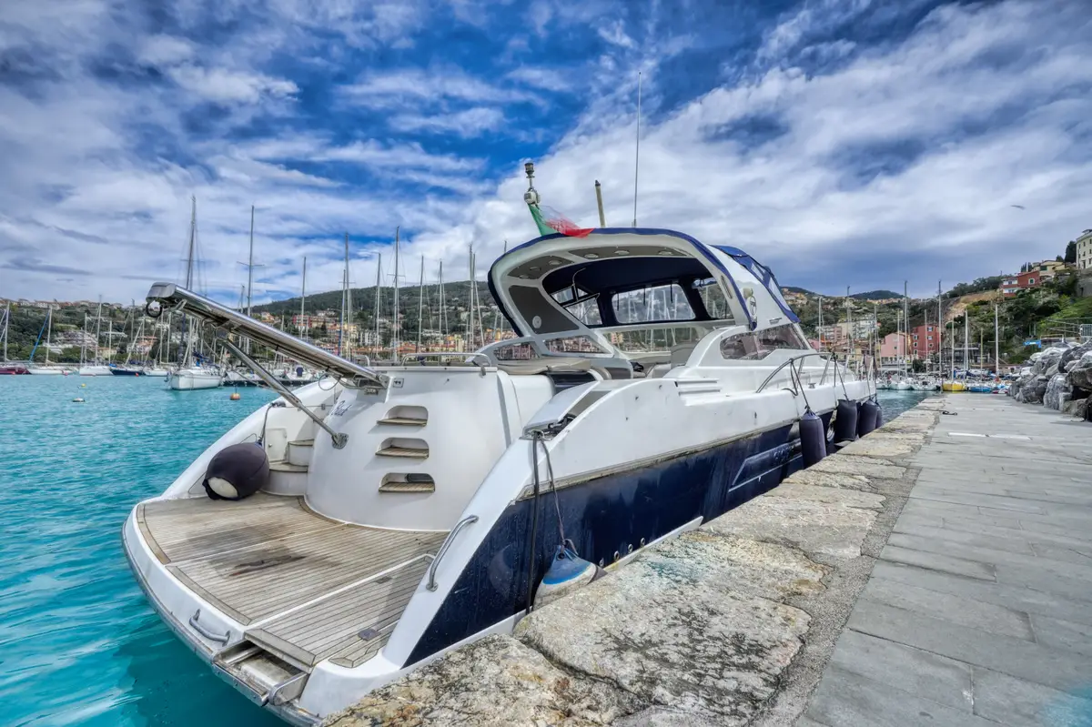 Giorgi 52ft external side view