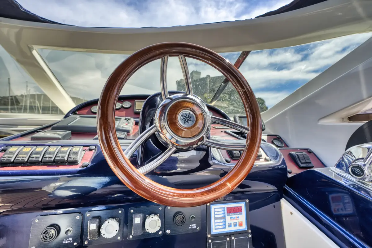 Giorgi 52ft internal steering wheel